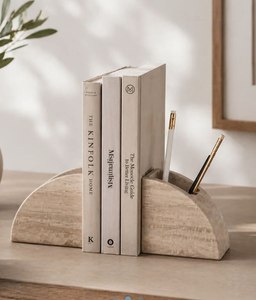 Juego de sujetalibros de madera de estilo moderno con soporte para bolígrafos, diseño semicircular, acabado natural, para decoración de escritorio en el hogar u oficina, al mejor precio. - Product Image 3