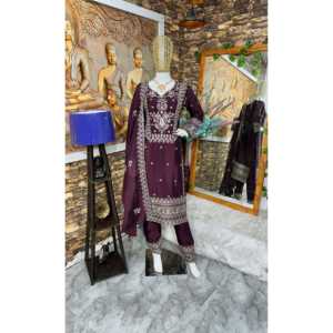 Ensemble de costume de soirée pour femmes de créateur avec haut et bas brodés et dupatta - Product Image 4