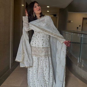 Ensemble sharara crème de créateur avec broderie dorée, haut sans manches avec pantalon palazzo et dupatta - Product Image 1
