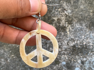 Pendientes de cuerno de búfalo artesanales, ecológicos, de alta calidad y estilo moderno, de origen ético, por Perfect Enterprises - Product Image 4