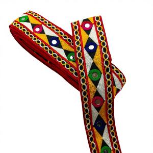 Dentelle Gamthi attrayante avec des coutures solides et une brillance durable, idéale pour les collections de mariage et de Navratri. - Product Image 1