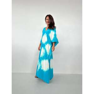 Vestido Kaftán Largo para Mujer, Estilo Tie Dye, Azul y Blanco, Cuello en V, Corte Holgado, Manga Larga, Lavable, Estilo Resort - Product Image 3