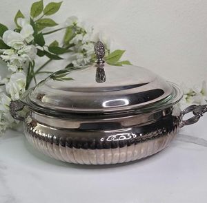 Calentadores de comida de metal de lujo, hermosos y brillantes, con elementos florales que representan la herencia cultural y la artesanía. - Product Image 3