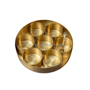 Boîte à épices en laiton très populaire avec couvercle gravé de motifs floraux et 7 contenants, rangement moderne et écologique pour épices et herbes, logo personnalisé - Product Image 2