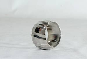 Anillo de Servilleta Metálico Estilo Coreano con Acabado Plateado, Suministros para Eventos, Diseños Personalizables y Anillos de Servilleta Duraderos para Restaurantes, Ideales para Regalos - Product Image 4