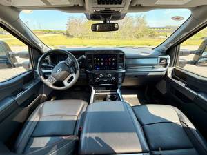 MINT 2024 2024 F-350 SUPER DUTY LARIIAT SPORT PACKAGE - Product Image 4
