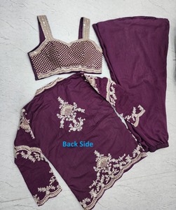 Traje de 3 Piezas Morado Bordado con Detalles en Dori, Largo hasta el Suelo, Corte Holgado, Ropa Tradicional India y Pakistaní para Bodas - Product Image 3