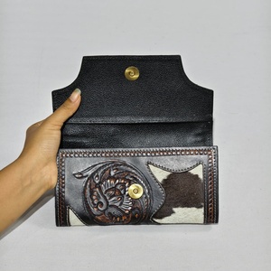 Cartera Larga de Cuero Genuino Hecha a Mano con Cierre Plegable y Estampado Animal Vintage para Mujer - Product Image 4