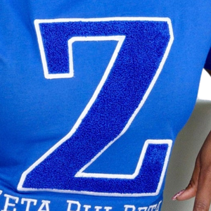T-shirt décontracté en chenille Zeta Phi Beta Big Z pour femme, bleu, avec lettres grecques brodées, pour sororité - Product Image 4