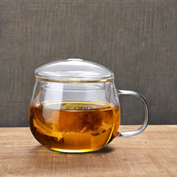 Vente en gros de tasses à thé en verre borosilicate Chien Keng, transparentes, minimalistes, avec infuseur, poignée, réutilisables, résistantes à la chaleur, 10-14 oz. Carton personnalisé
