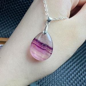 Colgante Clásico de Fluorita Natural en Plata 925 con Forma de Lágrima - Joyería Artesanal con Piedras Preciosas - Product Image 2
