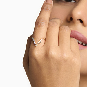 Bague de mariage incurvée en chevron avec diamant de laboratoire taille ronde, or 10K 14K 18K, argent 925 935, bijoux personnalisés - Product Image 4