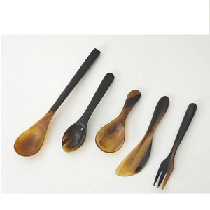 Cucharas para Servir Ensaladas de Cuerno de Búfalo Hechas a Mano de la Mejor Calidad, con Mango Largo y Ágata, Artesanía Natural para Uso en Mesa, India - Product Image 1