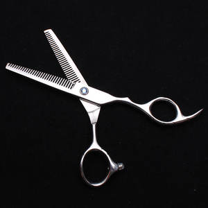 กรรไกรตัดผมสแตนเลส 2026 ปลายแหลม ใบมีดตรง อุปกรณ์เสริมสวยสำหรับร้านทำผม จากปากีสถาน - Product Image 5
