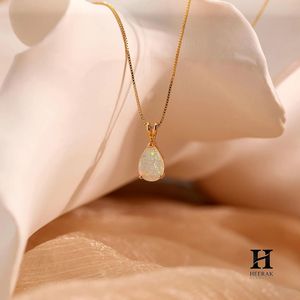 Collier de luxe plaqué or 18 carats avec pendentif en opale blanche en forme de poire pour femme – Élégant bijou en pierre précieuse en forme de goutte d'eau, cadeau idéal - Product Image 4