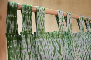 Rideau artisanal en coton imprimé tie-dye, style bohème, pour fenêtre, décoration durable pour salon, chambre et hôtel. - Product Image 6
