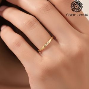 แหวนหมั้น Charm_Jewells ชุบทอง 18K เงินแท้ประดับโมอิสซาไนต์ ดีไซน์เรียบหรู รูปดาว ประดับเพชรแบบหนามเตย - Product Image 6
