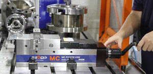 Tornillo de Banco de potencia manual para mecanizado CNC - Product Image 3