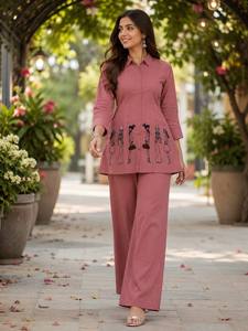 Conjunto de Kurta y Palazzo de Algodón Rosa Polvoriento para Mujer, Estampado a Mano, Corte Holgado, Estilo Casual Indio-Pakistaní - Product Image 1