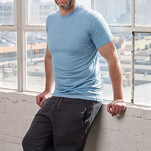 Camiseta Premium para Hombre, Corte Moderno, Estilo Casual Urbano, Algodón Suave, Diseño Gráfico Moderno, Cuello Redondo Clásico - Product Image 3