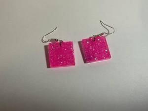 Services d'étiquetage pour boucles d'oreilles en résine, boucles d'oreilles en résine prêtes pour l'impression de codes-barres, boucles d'oreilles en résine couleur unie, résine pour usage en gros en usine sur mesure - Product Image 2