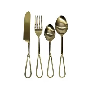 Ensemble de couverts en métal élégant, finition miroir, cuillère, fourchette, couteau pour une présentation de luxe dans la salle à manger - Product Image 4