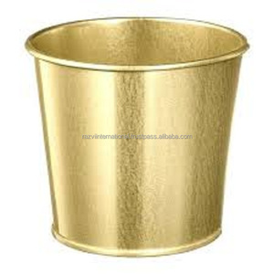 Elegante Macetero de Hierro Hecho a Mano en India con Acabado en Polvo, Autorriego y Ecológico - Product Image 5