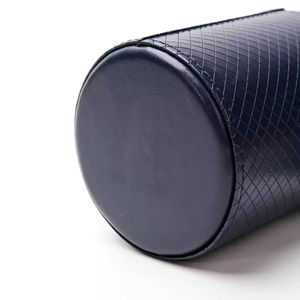 Copa de Dados Profesional Cuadrada de Cuero PU Hecha a Mano y Tallada, Duradera, para Juegos de Casino y Bar, con Cinco Dados - Product Image 3