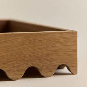 Plateau carré unique en bois avec bordures festonnées au bas, parfait pour un service moderne et une décoration de table rustique - Product Image 6