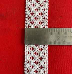 Encaje de algodón importado con acabado impecable y calidad de tela duradera para marcas de moda. - Product Image 1