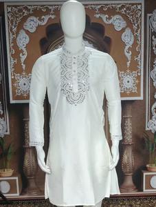 Ensemble Kurta Pajama pour homme en coton épais, impression numérique élégante, qualité excellente, idéal pour les festivals et les soirées, disponible à la vente. - Product Image 6