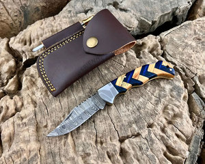 Couteau de poche pliant multifonctionnel en acier Damas fait main, personnalisé, avec manche en bois d'olivier – Vente chaude - Product Image 4