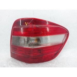 Feu arrière droit d'occasion pour Mercedes Classe M 404122R - Product Image 1