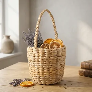 Cesta Redonda de Almacenamiento de Mimbre Tejido con Asas, Estilo Boho, de Tamil Nadu, para Decoración del Hogar, por KOTTRAVAI - Product Image 5