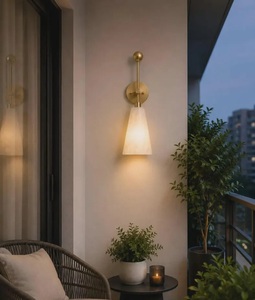 Lámpara de Pared Moderna de Latón con Pantalla de Alabastro, Diseño Geométrico, para Interiores y Entradas - Product Image 6