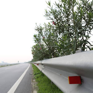 Valla de Acero Galvanizado en Caliente a Medida para Barrera de Seguridad Vial Fabricada en Vietnam - Product Image 1