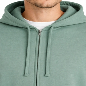 Ensemble sweat à capuche zippé et short pour homme – Tenue décontractée de sport deux pièces – Tissu respirant et confortable – Ensemble moderne de qualité supérieure pour homme - Product Image 4