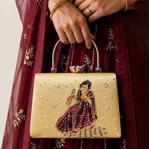 Pochette de soirée élégante brodée or Royal Rajasthani Muse pour femme, idéale pour les occasions festives - Product Image 3