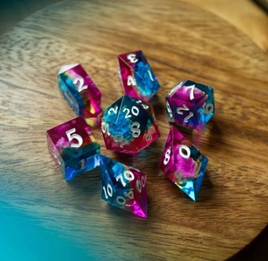 Juego de Dados de Resina con Brillo, Números Poliédricos, Colores Personalizados Hechos a Mano, Piezas para Juegos de Mesa - Product Image 1