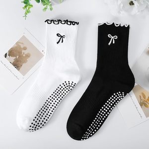 Chaussettes de Pilates antidérapantes pour femmes – Adorables chaussettes de yoga à picots pour l'hôpital, la danse, la barre et l'entraînement - Product Image 6