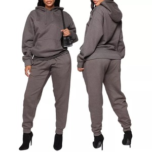 Ensemble de survêtement velours grande taille pour femme, collection automne-hiver, avec sweat à capuche court zippé et pantalon empilé, deux pièces - Product Image 3