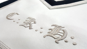Tablier de Rite Écossais 30e Degré Blanc et Noir, Régalia Maçonnique, pour Loge Maçonnique, Personnalisé, Premium, Cérémonial, Broderie Machine et Main - Product Image 3