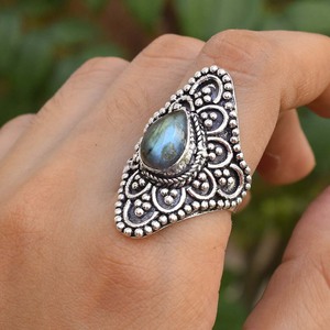 Bague en labradorite naturelle, argent sterling 925, pierre précieuse labradorite bleue feu, bijoux en pierre bleue flash, cadeau unique pour elle - Product Image 1