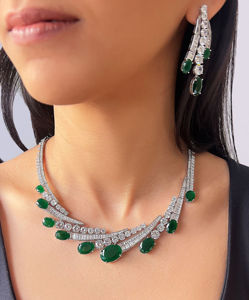 Parure de bijoux de mariage unisexe en moissanite ronde taille brillant de luxe, plaqué or 14 carats, sertissage géométrique clos, collier et boucles d'oreilles - Product Image 1