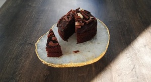 Support à gâteau en résine fait main pour anniversaires et fêtes, support à gâteau en résine de luxe avec un design décoratif moderne à prix avantageux - Product Image 4