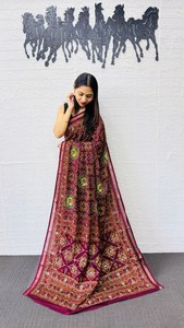 Sari de Diseño Súper Moderno y Elegante con Espejo y Trabajo Aari, Suave y Pesado, de Longitud Regular, de Secado Rápido, para Todas las Estaciones - Product Image 2