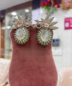 ต่างหูห้อยประดับเพชรซิคอนชุบทองคำขาว ดีไซน์สวยหรู โดดเด่นสะดุดตา เหมาะสำหรับผู้หญิงและเด็กผู้หญิง สวมใส่ในงานแต่งงาน งานปาร์ตี้ แฟชั่นทันสมัย - Product Image 2