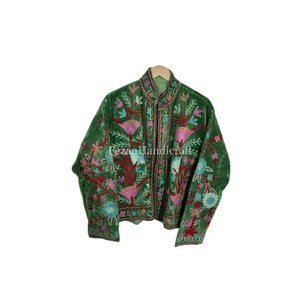 Chaqueta Acolchada de Terciopelo Verde para Mujer, Estilo Casual, Primavera/Otoño/Invierno, con Bordado Floral Uzbeko, Forro de Algodón, Estilo Boho Chic - Product Image 1