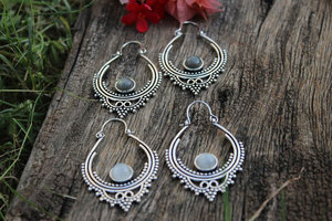 Pendientes de Aro Hechos a Mano con Filigrana de Oro y Plata, Piedra Lunar y Cuentas, Estilo Bohemio Étnico, Conjunto de Joyería de Declaración - Product Image 1