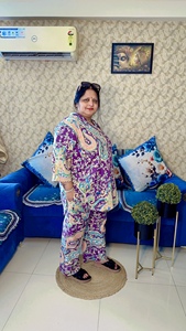 Conjunto de Dos Piezas para Mujer, de Algodón Puro, Estampado Floral, Sin Tejer |   Estilo de Oficinista |   Top Corto y Pantalones Hasta la Rodilla |   Un bolsillo lateral |   Transpirable - Product Image 2